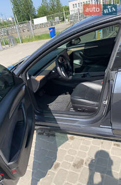 Седан Tesla Model 3 2021 в 