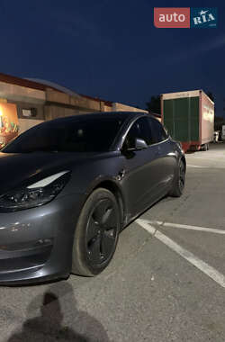 Седан Tesla Model 3 2021 в 