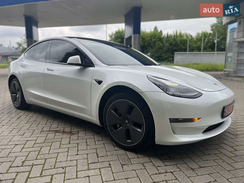 Седан Tesla Model 3 2022 в Самборі
