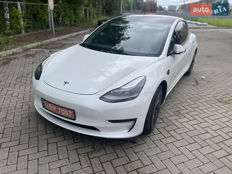 Седан Tesla Model 3 2022 в Самборі