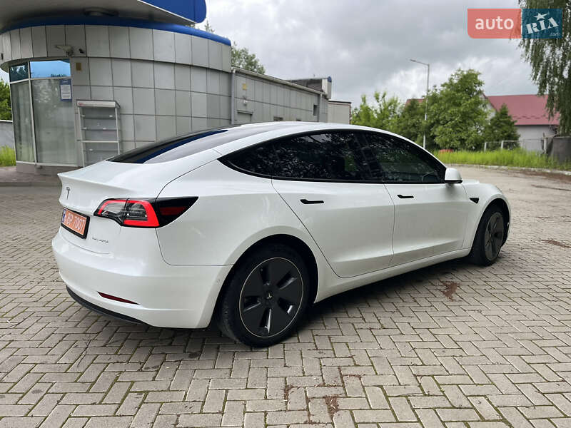 Седан Tesla Model 3 2022 в Самборі