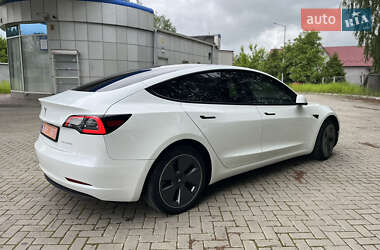 Седан Tesla Model 3 2022 в 