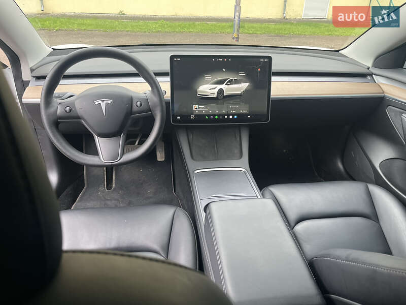 Седан Tesla Model 3 2022 в Самборі