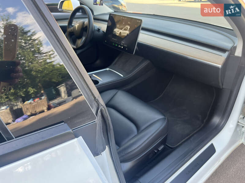 Седан Tesla Model 3 2022 в Самборі