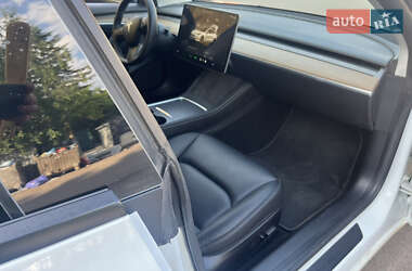Седан Tesla Model 3 2022 в 