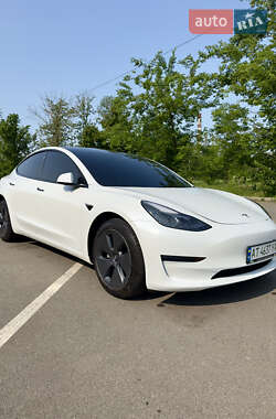 Седан Tesla Model 3 2022 в 
