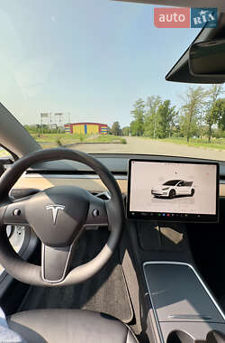Седан Tesla Model 3 2022 в 