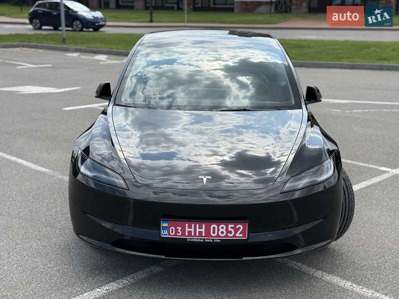 Седан Tesla Model 3 2024 в Киеве