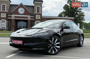 Седан Tesla Model 3 2024 в 
