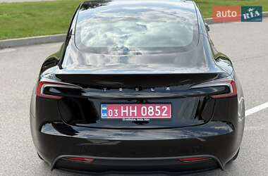 Седан Tesla Model 3 2024 в 