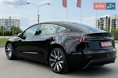 Седан Tesla Model 3 2024 в 
