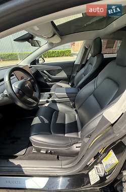 Седан Tesla Model 3 2018 в 