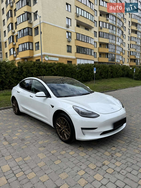Tesla Model 3 2022