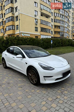 Седан Tesla Model 3 2022 в 