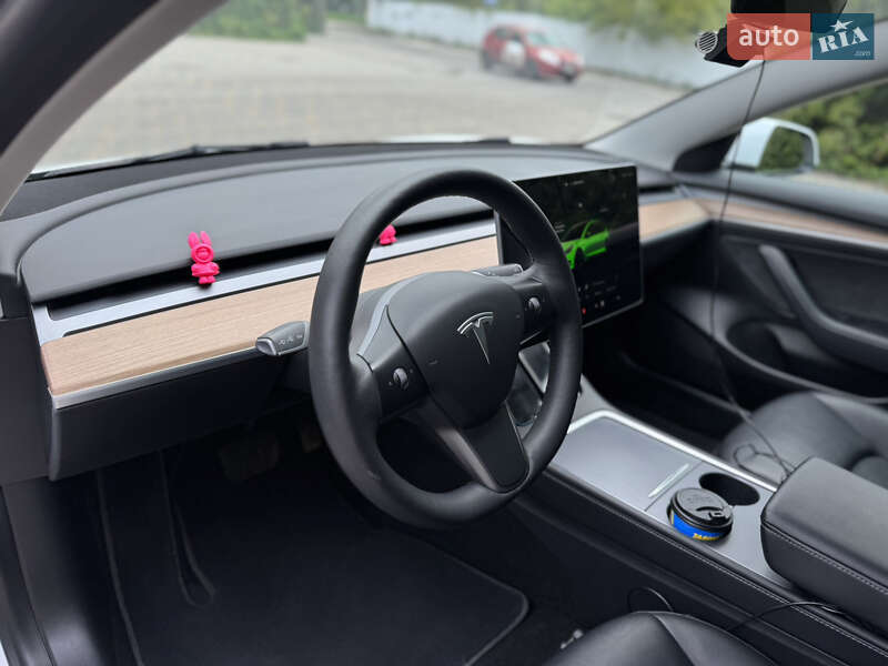 Седан Tesla Model 3 2022 в Львове