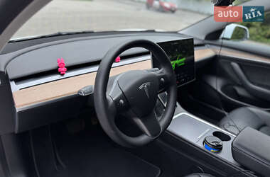 Седан Tesla Model 3 2022 в 