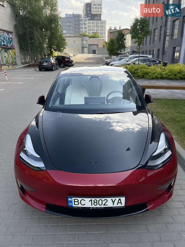 Седан Tesla Model 3 2019 в Львові