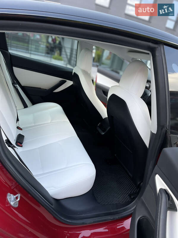 Седан Tesla Model 3 2019 в Львові