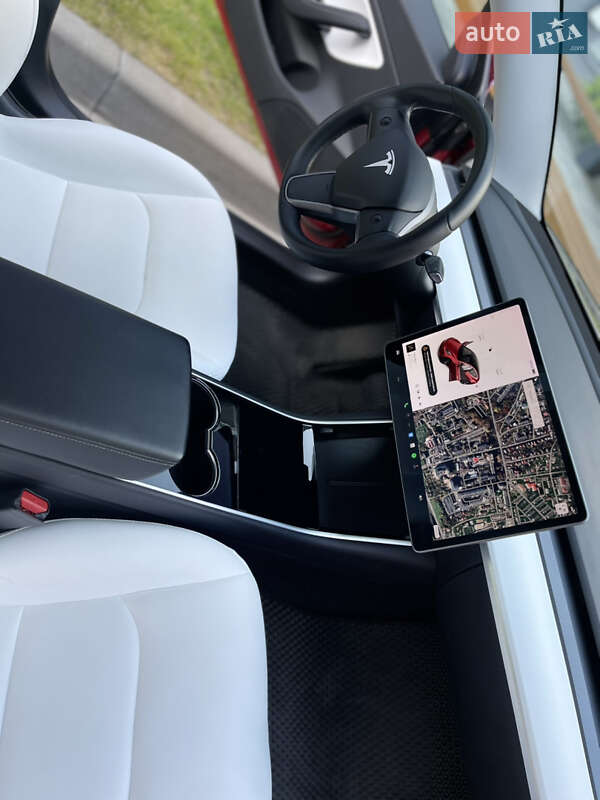 Седан Tesla Model 3 2019 в Львові