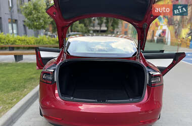 Седан Tesla Model 3 2019 в 