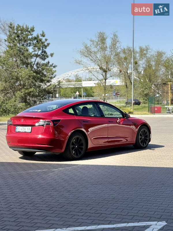 Седан Tesla Model 3 2022 в Киеве