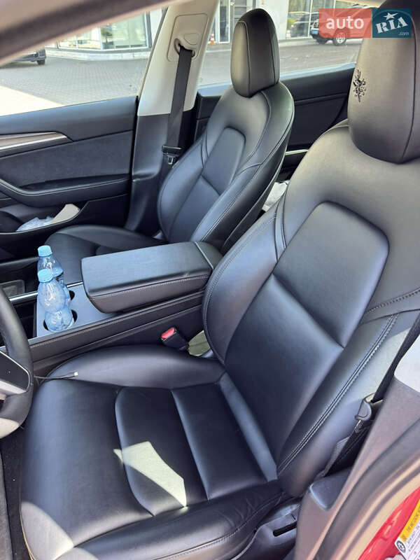 Седан Tesla Model 3 2022 в Киеве
