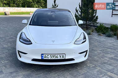 Седан Tesla Model 3 2020 в 