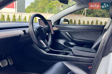 Седан Tesla Model 3 2020 в 