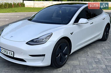 Седан Tesla Model 3 2020 в 