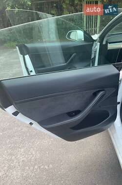 Седан Tesla Model 3 2019 в Березному
