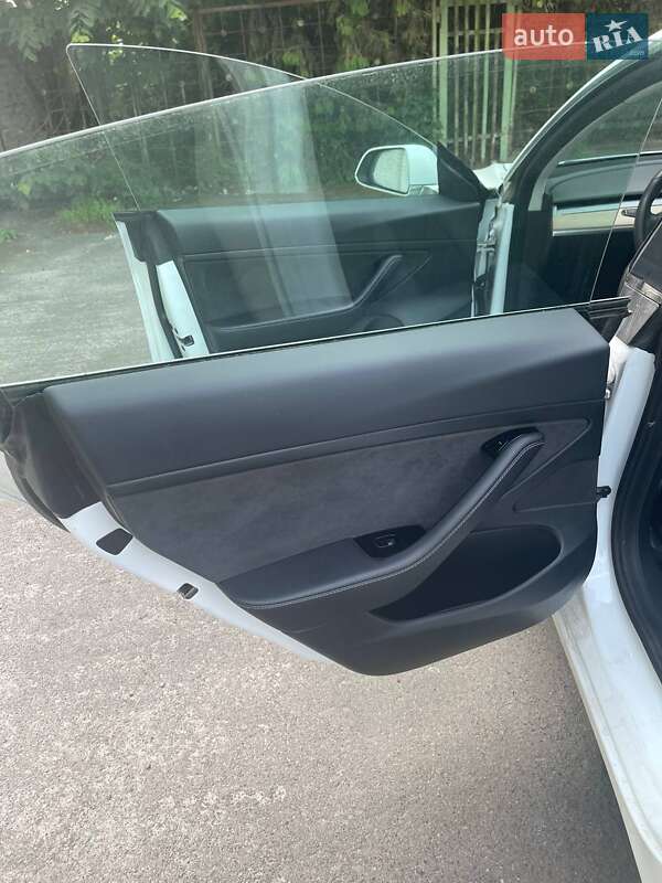 Седан Tesla Model 3 2019 в Березному