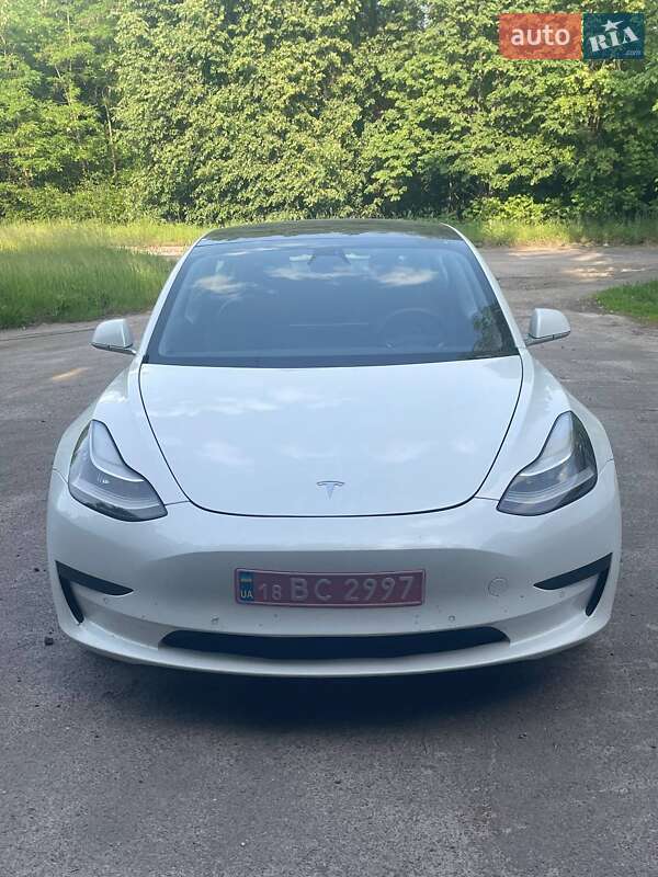 Седан Tesla Model 3 2019 в Березному