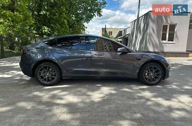 Седан Tesla Model 3 2023 в 