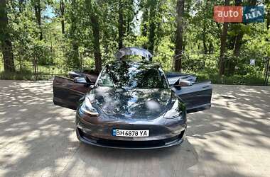 Седан Tesla Model 3 2023 в 
