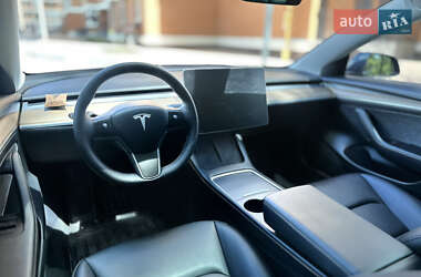 Седан Tesla Model 3 2023 в 