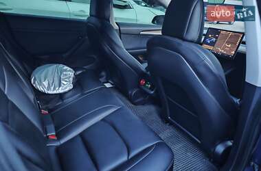 Седан Tesla Model 3 2021 в 