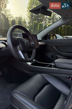 Седан Tesla Model 3 2019 в 