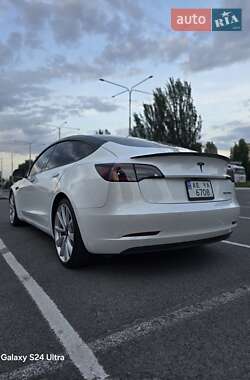 Седан Tesla Model 3 2019 в Миргороді