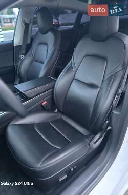 Седан Tesla Model 3 2019 в Миргороді