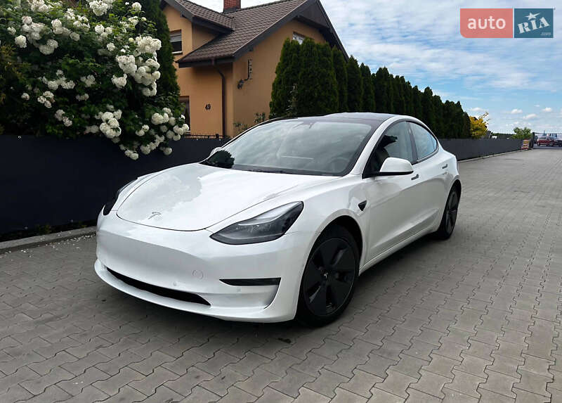 Седан Tesla Model 3 2021 в 