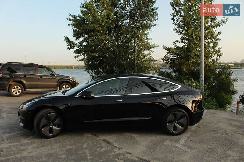 Седан Tesla Model 3 2019 в Києві