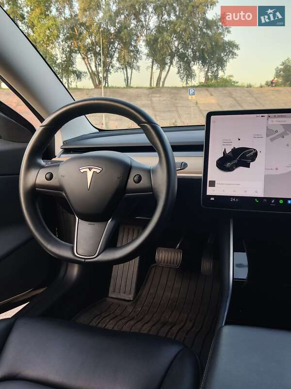 Седан Tesla Model 3 2019 в Києві