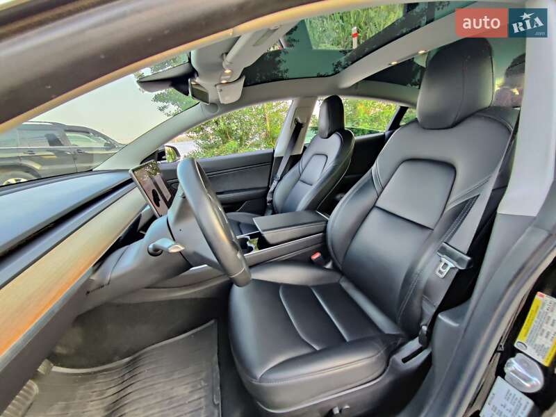 Седан Tesla Model 3 2019 в Києві