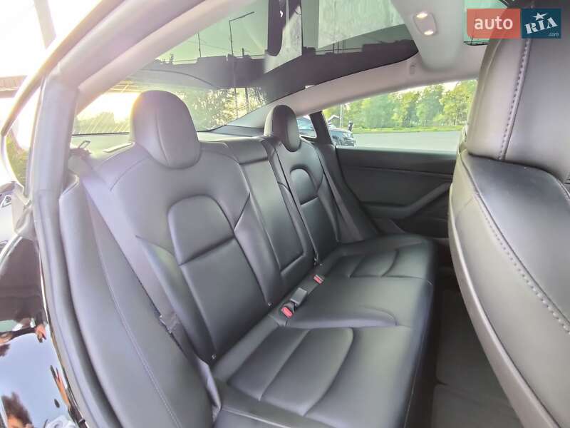 Седан Tesla Model 3 2019 в Києві