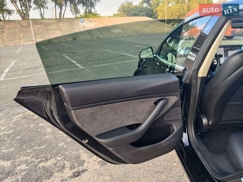 Седан Tesla Model 3 2019 в Києві