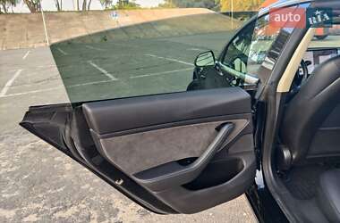 Седан Tesla Model 3 2019 в 