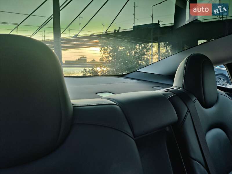 Седан Tesla Model 3 2019 в Києві