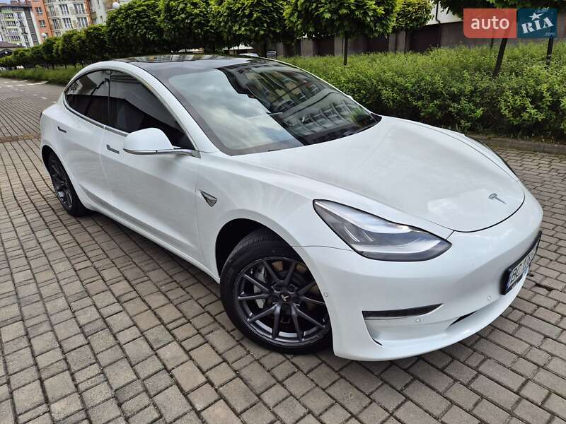 Седан Tesla Model 3 2020 в Івано-Франківську