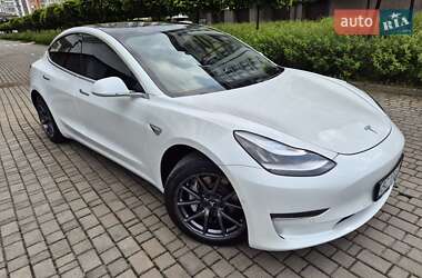 Седан Tesla Model 3 2020 в 