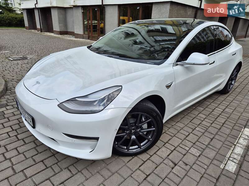 Седан Tesla Model 3 2020 в Івано-Франківську